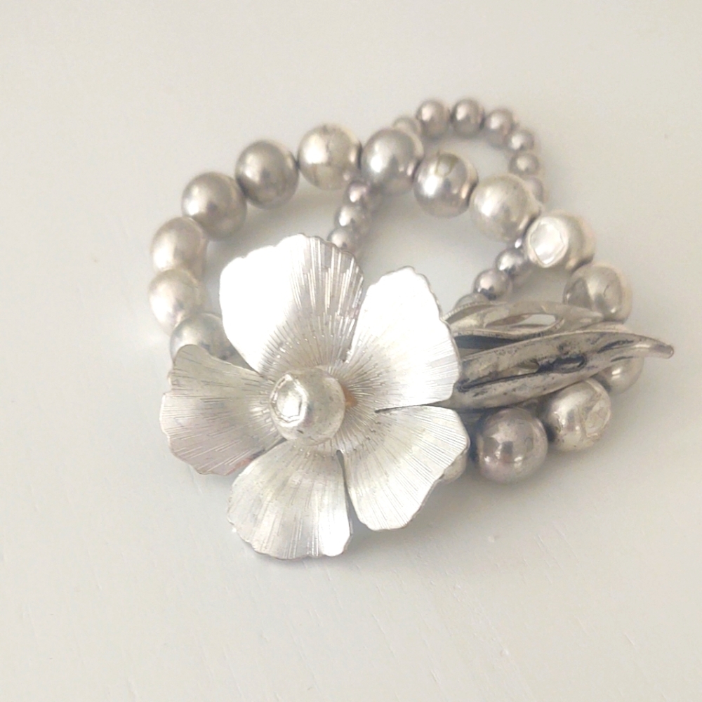 Lovely Silver Flower Beaded Bracelet